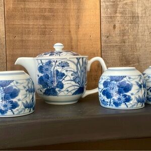 ❤️Vintage ARTIST SIGNED HANDPAINTED Blue White Floral ASIAN porcelain Teapot Set